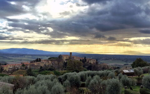 Your Tuscan Retreat: Lucht, Natuur, Horizon, Landschap, Grasland, Plain, Landelijk Gebied, Land Lot, Avond, Ochtend