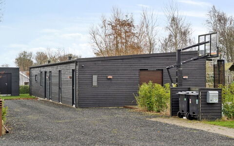 Emelina - 300M from the Sea: Appartement, Schaduw, Balkon, Stoel, Hek, Buitenmeubels, Aluminium, Kunstgras