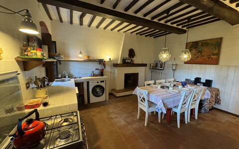 Allo Scoiattolo: Meubilair, Flooring, Interieur Ontwerp, Hout, Plafond, Keuken, Tafel, Kamer, Verdieping, Verlichting
