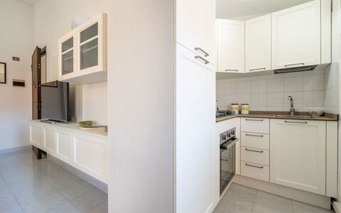 Carigi: Toestel Van De Keuken, Keuken, Countertop, Flooring, Interieur Ontwerp, Major Appliance, Cabinetry, Hout, Verdieping, Plafond