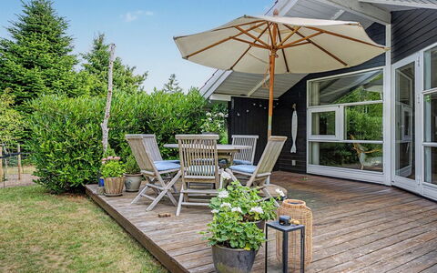 Lirim - 400M from the Sea: Verblijf, Backyard, Werf, Garden Gebouwen, Schuur, Siding, Buitenmeubels, Blokhut, Outdoor Structuur, Keet