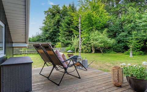 Lirim - 400M from the Sea: Verblijf, Backyard, Werf, Garden Gebouwen, Schuur, Siding, Buitenmeubels, Blokhut, Outdoor Structuur, Keet