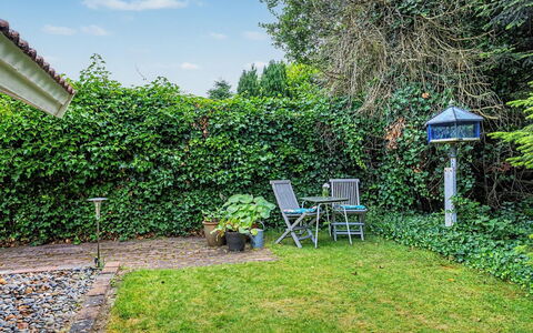 Lirim - 400M from the Sea: Verblijf, Backyard, Werf, Garden Gebouwen, Schuur, Siding, Buitenmeubels, Blokhut, Outdoor Structuur, Keet