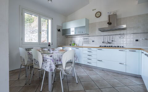 Villa Caroline, Private Pool and Seaview: Meubilair, Interieur Ontwerp, Flooring, Keuken, Countertop, Verdieping, Major Appliance, Toestel Van De Keuken, Kamer, Plafond