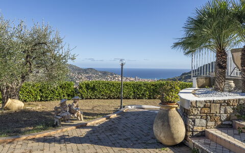 Villa Caroline, Private Pool and Seaview: Landschap, Zee, Bloempot, Oceaan, Flagstone, Kust, Landscaping, Kamerplant, Tropen