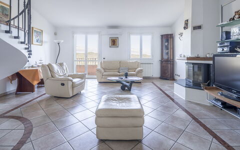 Villa Caroline, Private Pool and Seaview: Flooring, Meubilair, Interieur Ontwerp, Verdieping, Bankstel, Woonkamer, Plafond, Kamer, Appartement