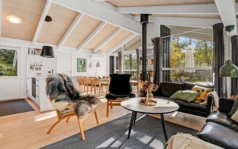 Edvard - 300M from the Sea: Interieur Ontwerp, Hout, Meubilair, Flooring, Plafond, Verdieping, Woonkamer, Huis, Houten Vloer, Verlichting