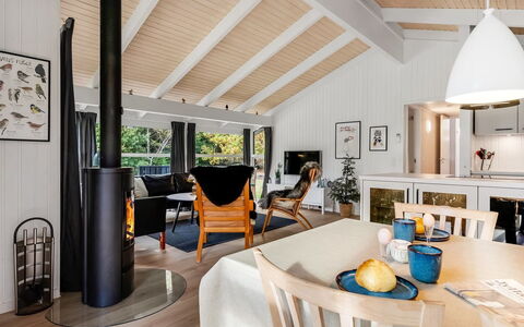 Edvard - 300M from the Sea: Interieur Ontwerp, Meubilair, Flooring, Hout, Verdieping, Plafond, Woonkamer, Houten Vloer, Lichte Inrichting, Kamer