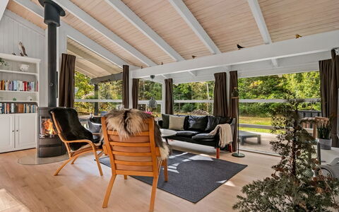 Edvard - 300M from the Sea: Interieur Ontwerp, Flooring, Meubilair, Hout, Plafond, Verdieping, Houten Vloer, Woonkamer, Bankstel, Huis