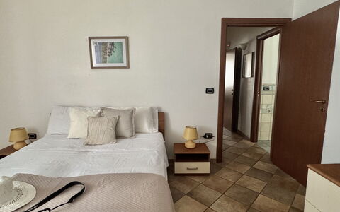 Casa Paola-connessione Starlink: Meubilair, Bed, Flooring, Verdieping, Muur, Slaapkamer, Hout, Interieur Ontwerp, Kamer, Laken