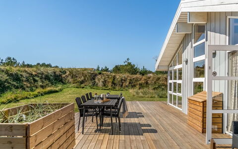 Melita - 2Km from the Sea: Blauw, Struik, Verblijf, Groundcover, Tuin, Landgoed, Schaduw, Landscaping, Boerderij, Eco Hotel