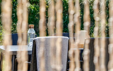 Melita - 2Km from the Sea: Blauw, Struik, Verblijf, Groundcover, Tuin, Landgoed, Schaduw, Landscaping, Boerderij, Eco Hotel