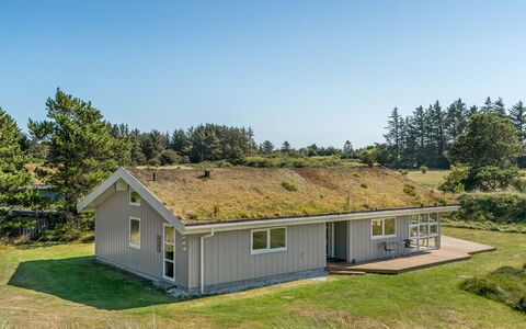 Melita - 2Km from the Sea: Blauw, Struik, Verblijf, Groundcover, Tuin, Landgoed, Schaduw, Landscaping, Boerderij, Eco Hotel