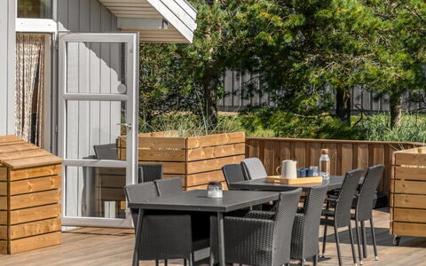 Melita - 2Km from the Sea: Blauw, Struik, Verblijf, Groundcover, Tuin, Landgoed, Schaduw, Landscaping, Boerderij, Eco Hotel