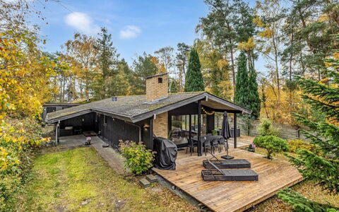 Sheyla - 70M from the Sea: Verblijf, Backyard, Werf, Garden Gebouwen, Schuur, Siding, Buitenmeubels, Blokhut, Outdoor Structuur, Keet