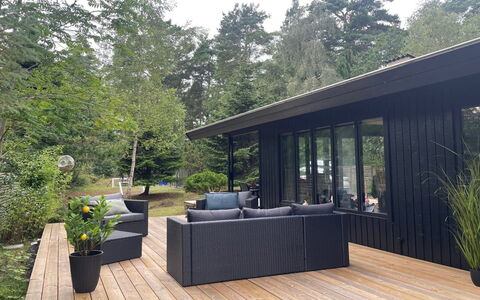 Sheyla - 70M from the Sea: Verblijf, Backyard, Werf, Garden Gebouwen, Schuur, Siding, Buitenmeubels, Blokhut, Outdoor Structuur, Keet