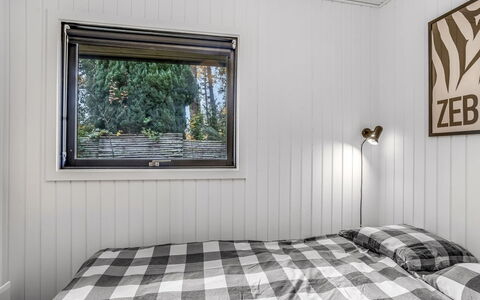 Sheyla - 70M from the Sea: Muur, Hout, Slaapkamer, Interieur Ontwerp, Plafond, Laken, Bedding, Bed, Verdieping, Linens