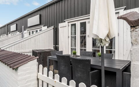 Epiphania - 100M to the Fjord: Huis, Woongebied, Huis, Verblijf, Dak, Land Lot, Siding, Tuin, Landgoed, Gazon
