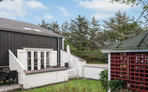 Epiphania - 100M to the Fjord: Huis, Woongebied, Huis, Verblijf, Dak, Land Lot, Siding, Tuin, Landgoed, Gazon