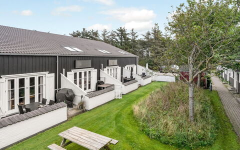 Epiphania - 100M to the Fjord: Huis, Woongebied, Huis, Verblijf, Dak, Land Lot, Siding, Tuin, Landgoed, Gazon