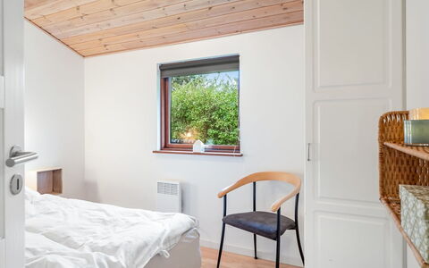 Jaane - 250M to the Fjord: Deur, Balkon, Stoel, Buitenmeubels, Werf, Oprit, Kamerplant, Binnenplaats, Gang, Bloempot