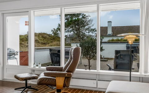 Ketilbiorn - 700M from the Sea: Meubilair, Interieur Ontwerp, Flooring, Hout, Verdieping, Verlichting, Woonkamer, Huis, Kamer, Stoel