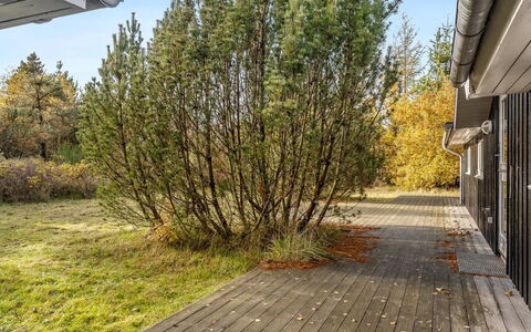 Peder - 4Km from the Sea: Verblijf, Backyard, Werf, Garden Gebouwen, Schuur, Siding, Buitenmeubels, Blokhut, Outdoor Structuur, Keet