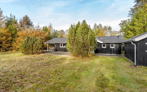Peder - 4Km from the Sea: Verblijf, Backyard, Werf, Garden Gebouwen, Schuur, Siding, Buitenmeubels, Blokhut, Outdoor Structuur, Keet