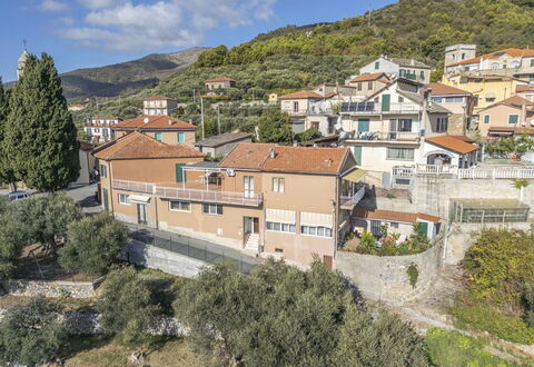 Casa di Bruna Seaview, Albenga: Gebouw, Muur, Woongebied, Huis, Huis, Dak,  Dorf\, Architectuur, Buurt, Menselijke Nederzetting