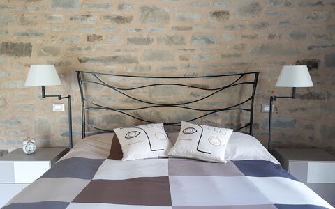 Villa Pietra With Pool On Piemonte Hills: Bed, Slaapkamer, Bedding, Laken, Meubilair, Flooring, Linens, Interieur Ontwerp, Bed Frame, Verdieping