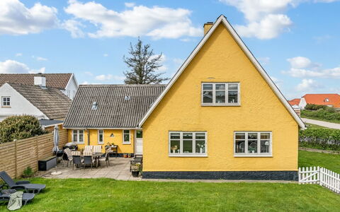 Fränze - 500M from the Sea: Verblijf, Backyard, Werf, Garden Gebouwen, Schuur, Siding, Buitenmeubels, Blokhut, Outdoor Structuur, Keet