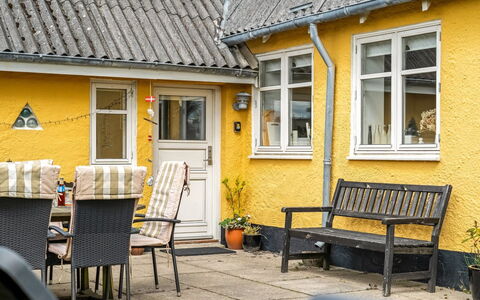 Fränze - 500M from the Sea: Verblijf, Backyard, Werf, Garden Gebouwen, Schuur, Siding, Buitenmeubels, Blokhut, Outdoor Structuur, Keet