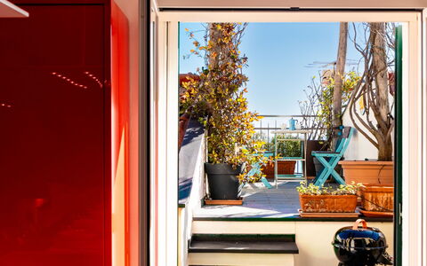 Terrazza con Glicine: Bloempot, Kamerplant, Beits, Balkon, Hardwood, Stoel, Eco Hotel, Vernis, Home Deur, Houten Vloer