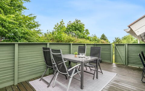 Athislus - 1.1Km from the Sea: Verblijf, Backyard, Werf, Garden Gebouwen, Schuur, Siding, Buitenmeubels, Blokhut, Outdoor Structuur, Keet