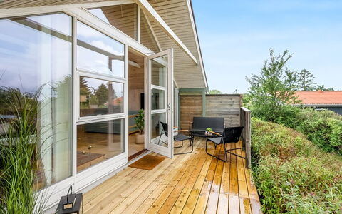 Athislus - 1.1Km from the Sea: Verblijf, Backyard, Werf, Garden Gebouwen, Schuur, Siding, Buitenmeubels, Blokhut, Outdoor Structuur, Keet