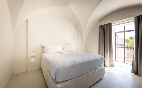 Palazzo Villani Lubelli: Muur, Verdieping, Flooring, Plafond, Slaapkamer, Bed, Bedding, Laken, Ontwerp, Bed Frame