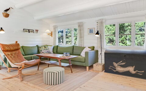 Reinhardt - 800M from the Sea: Meubilair, Flooring, Interieur Ontwerp, Hout, Verdieping, Houten Vloer, Bankstel, Woonkamer, Huis, Kamer