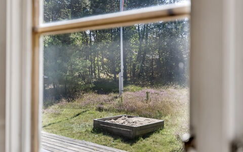 Reinhardt - 800M from the Sea: Verblijf, Backyard, Werf, Garden Gebouwen, Schuur, Siding, Buitenmeubels, Blokhut, Outdoor Structuur, Keet