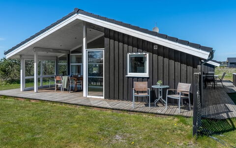 Galin - 210M to the Fjord: Meubilair, Interieur Ontwerp, Flooring, Verdieping, Hout, Bed, Kamer, Plafond, Slaapkamer, Textiel