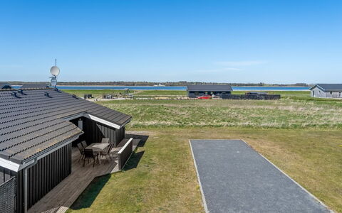 Galin - 210M to the Fjord: Meubilair, Interieur Ontwerp, Flooring, Verdieping, Hout, Bed, Kamer, Plafond, Slaapkamer, Textiel
