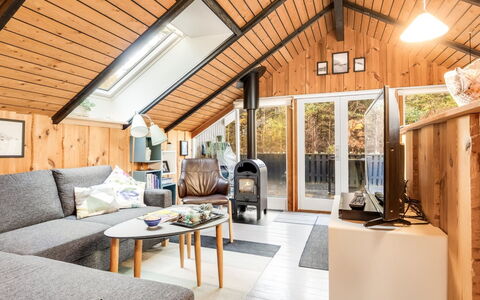 Else - 470M from the Sea: Hout, Interieur Ontwerp, Meubilair, Plafond, Huis, Kamer, Woonkamer, Verblijf, Zolder, Bankstel