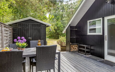 Else - 470M from the Sea: Hout, Veranda, Hardwood, Plank, Dek, Verblijf, Schaduw, Tuin, Houten Vloer, Beits