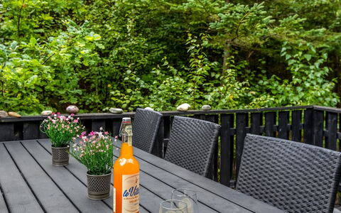 Else - 470M from the Sea: Hout, Meubilair, Buitenmeubels, Tafel, Buitentafel, Stoel, Hardwood, Dek, Beits, Tuin