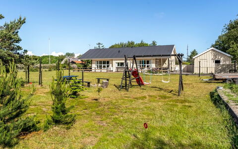Tjorven - 400M from the Sea: Huis, Dak, Plain, Land Lot, Gazon, Verblijf, Tuin, Schaduw, Backyard, Werf