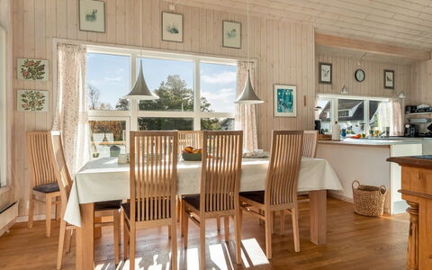 Tjorven - 400M from the Sea: Meubilair, Flooring, Interieur Ontwerp, Verdieping, Houten Vloer, Hout, Plafond, Keuken En Eettafel, Eetkamer, Lichte Inrichting