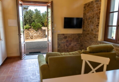 Marina's Lodge: Muur, Meubilair, Flooring, Interieur Ontwerp, Verdieping, Tafel, Kamer, Stoel, Woonkamer, Plafond