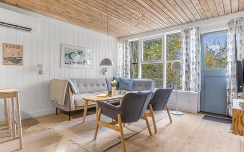 Catha - 200M from the Sea: Verblijf, Backyard, Werf, Garden Gebouwen, Schuur, Siding, Buitenmeubels, Blokhut, Outdoor Structuur, Keet