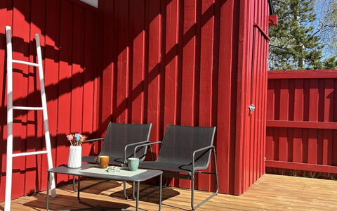 Catha - 200M from the Sea: Verblijf, Backyard, Werf, Garden Gebouwen, Schuur, Siding, Buitenmeubels, Blokhut, Outdoor Structuur, Keet