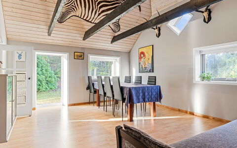 Emelia - 4.2Km from the Sea: Gras, Hout, Landelijk Gebied, Struik, Verblijf, Dak, Plain, Land Lot, Huis, Groundcover