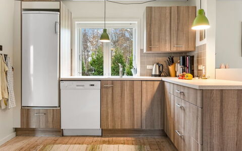 Paule - 1.3Km from the Sea: Keuken, Countertop, Toestel Van De Keuken, Major Appliance, Flooring, Cabinetry, Meubilair, Hout, Interieur Ontwerp, Huishoudapparatuur
